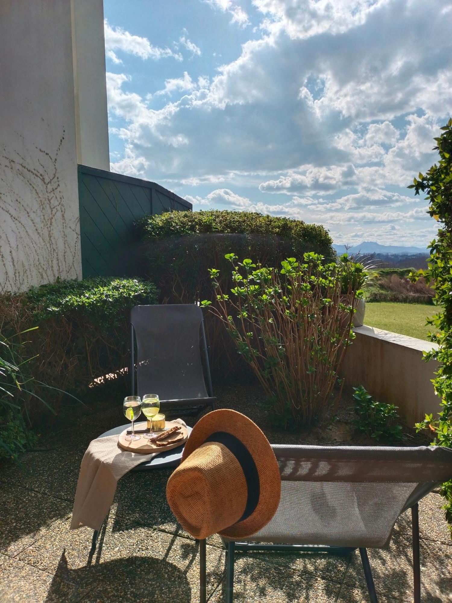 T1 Bis Avec Piscine Vue Golf Et Montagnes Appartement Arcangues Buitenkant foto